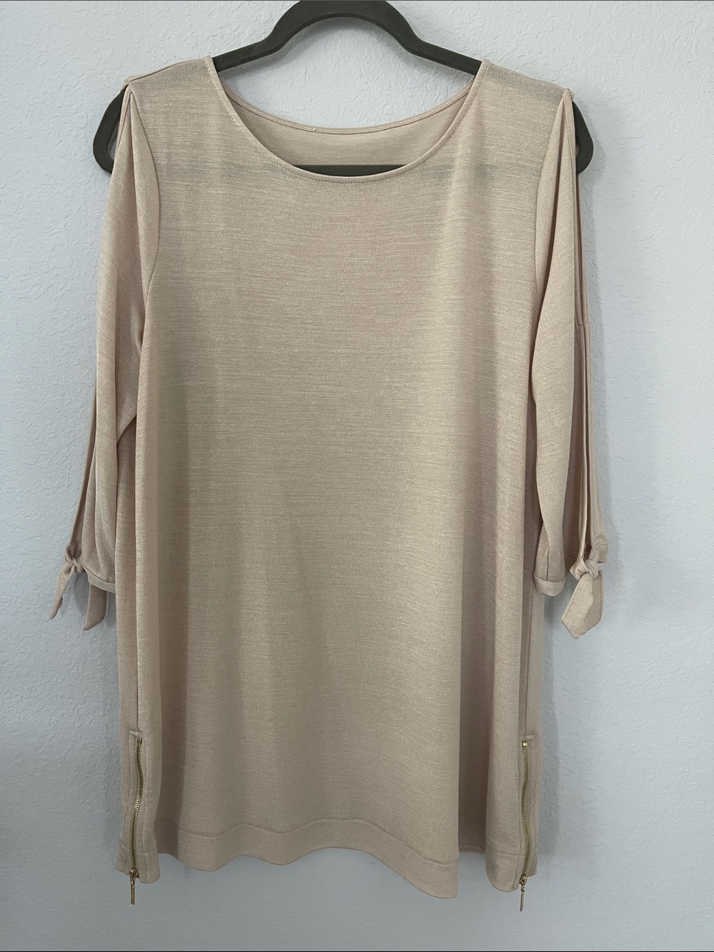 Peck & Peck Beige Shimmer Cold Shoulder Knit Tunic Top Gold Zip Hem